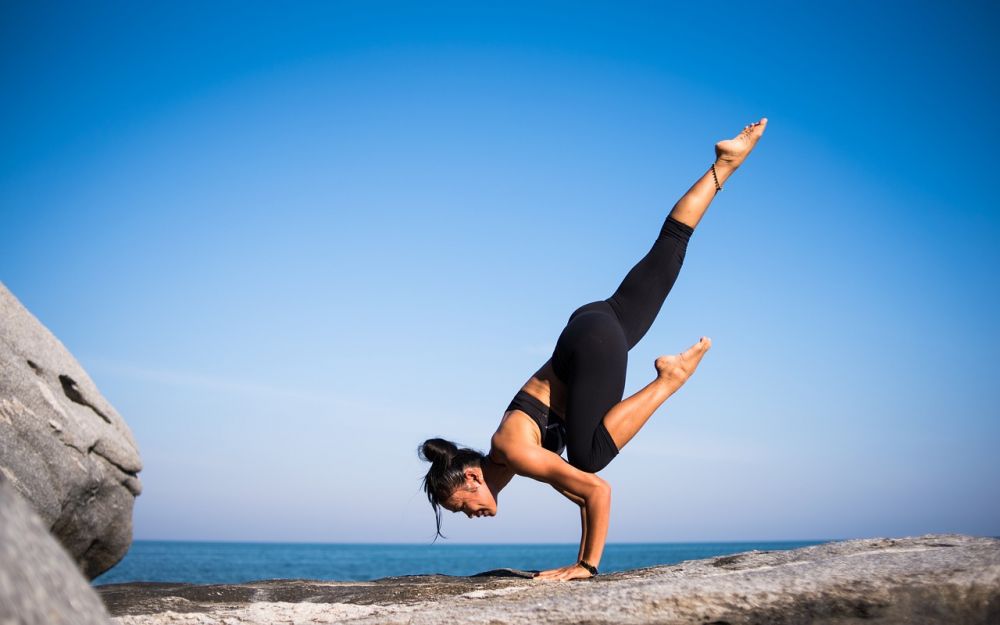 Yogastilling: En omfattende guide til praktisering og fordeler